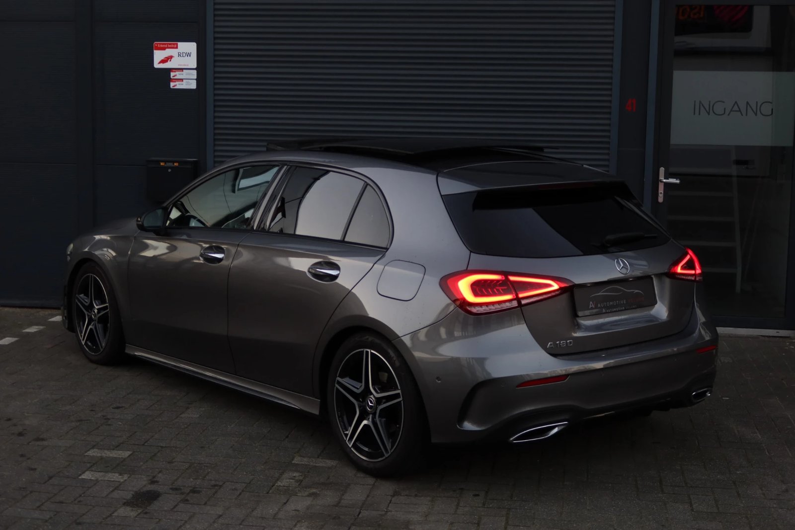 Grijze Mercedes-Benz A 180 bij Automotive Veluwe